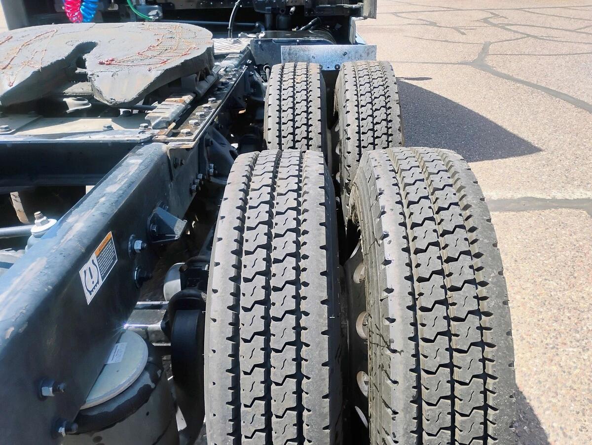 2023 Kenworth T680 — photo 10
