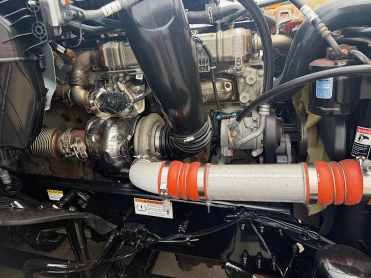 2022 Freightliner Cascadia — photo 15