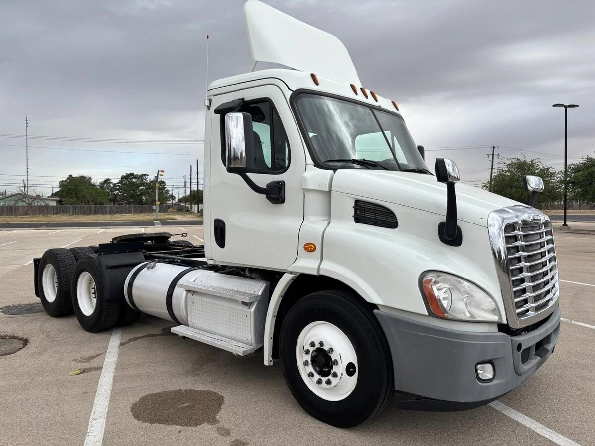 2014 Freightliner Cascadia — photo 6