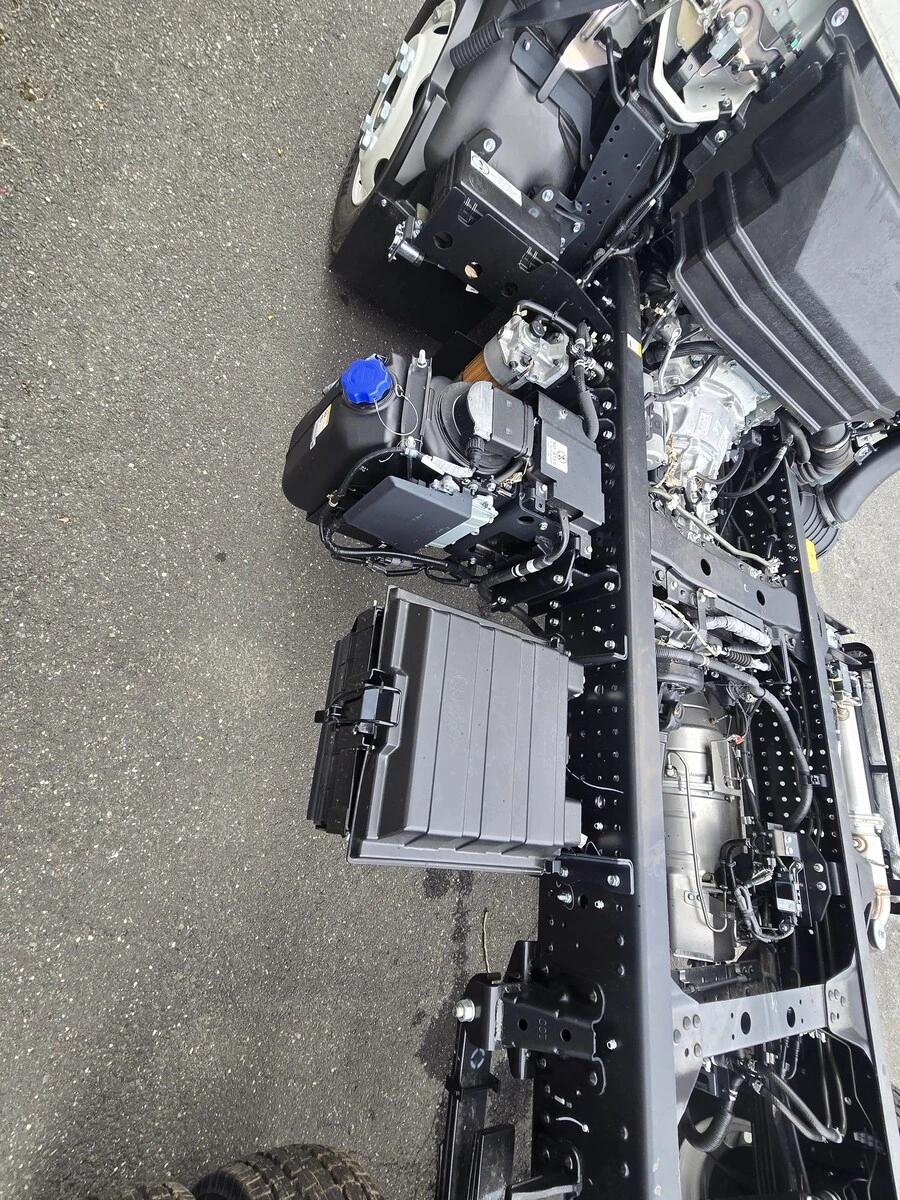 2025 Isuzu NRR in Danbury, CT — photo 11