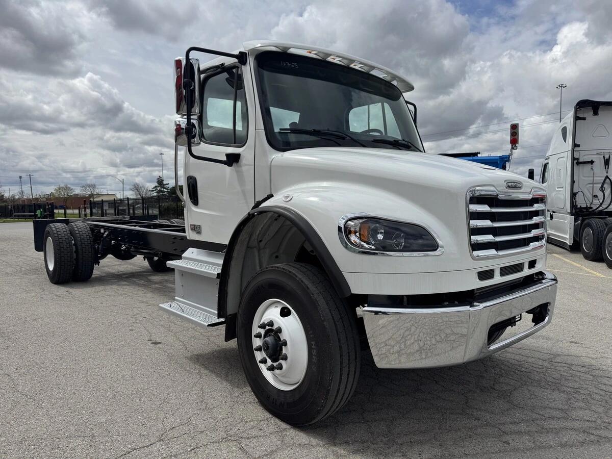 2026 Freightliner M2 106 in Cambridge, ON — photo 2