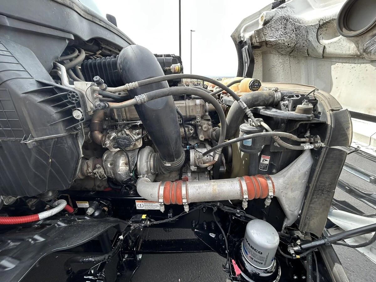 2022 Freightliner Cascadia — photo 22