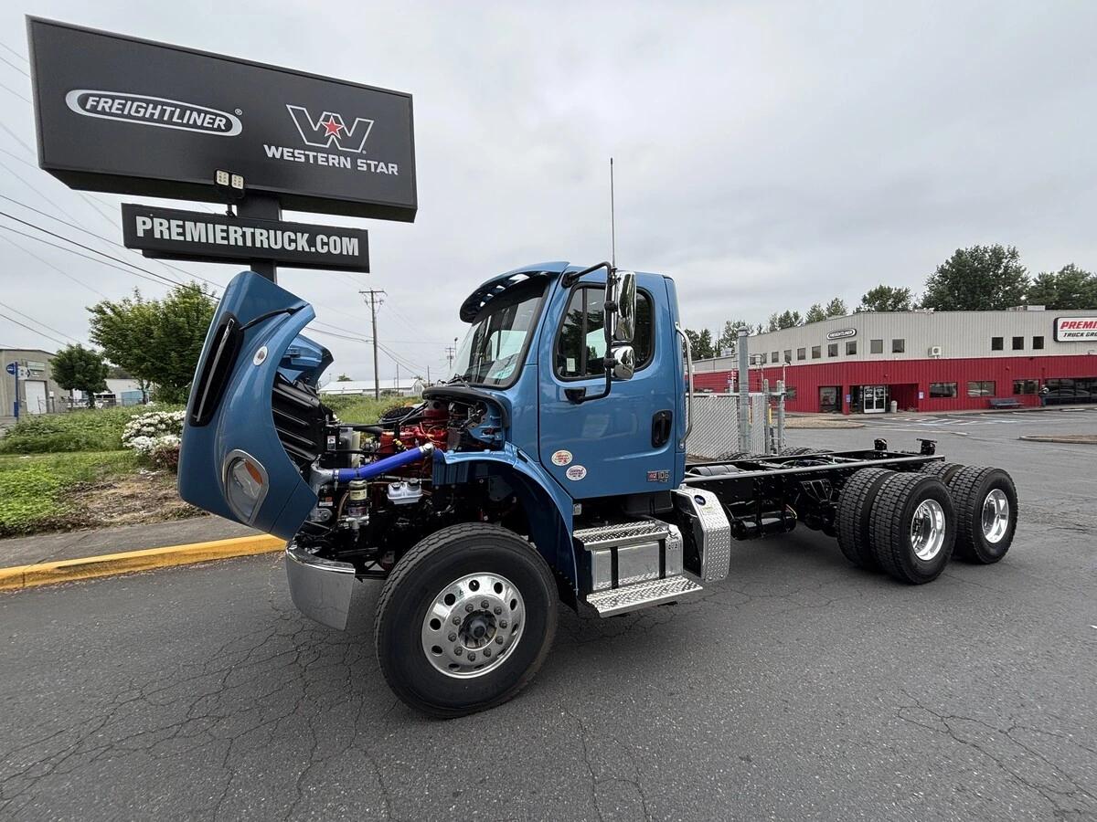 2025 Freightliner M2 106 in Roberts, WI — photo 3