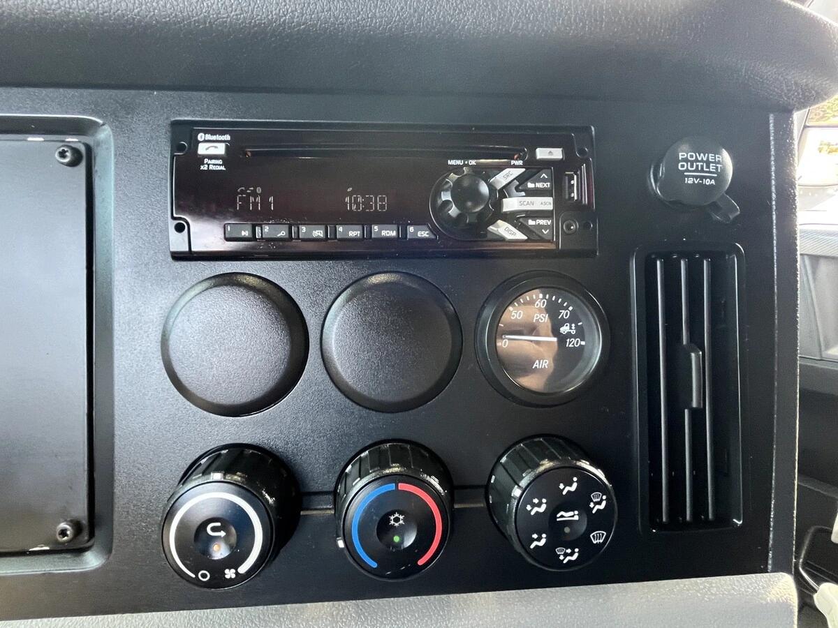 2019 Freightliner Cascadia — photo 28