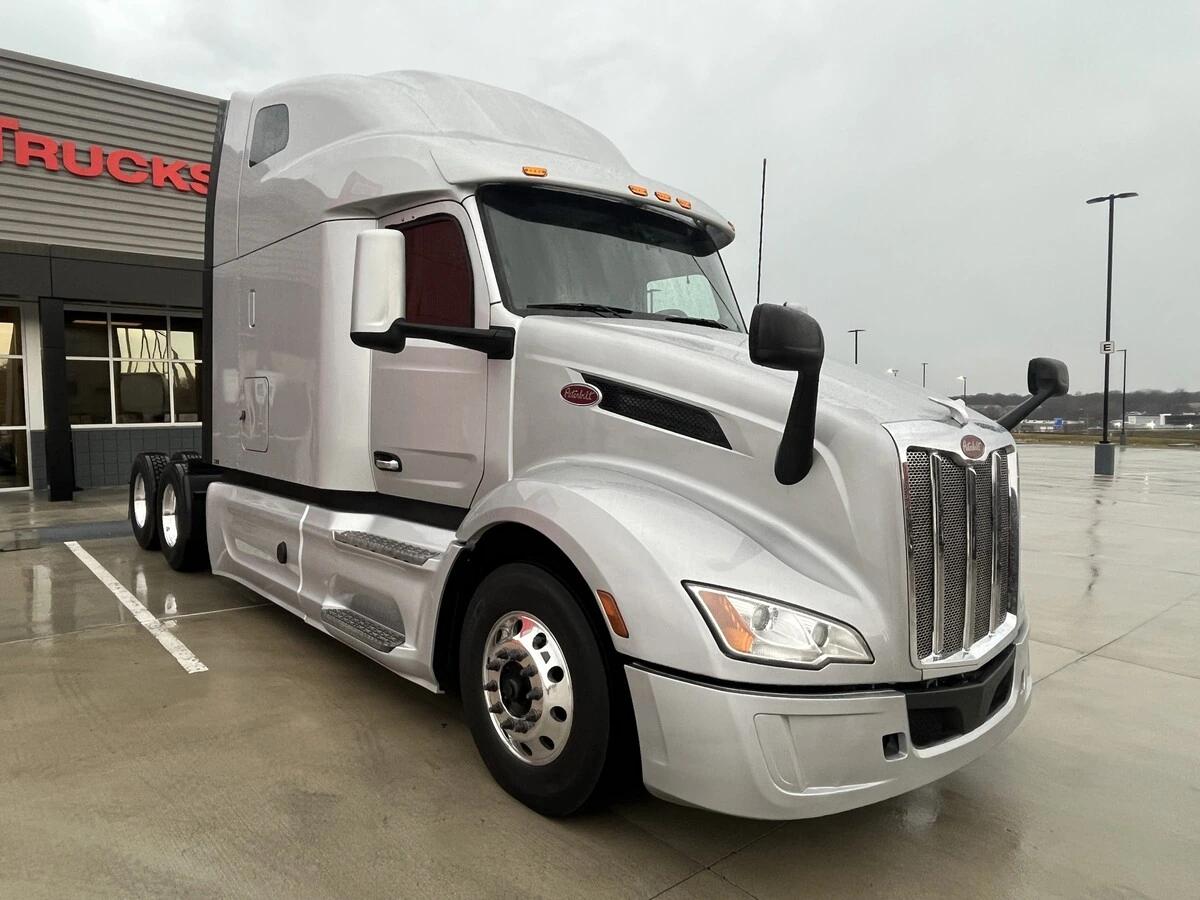 2023 Peterbilt 579 in Kansas City, MO — photo 12