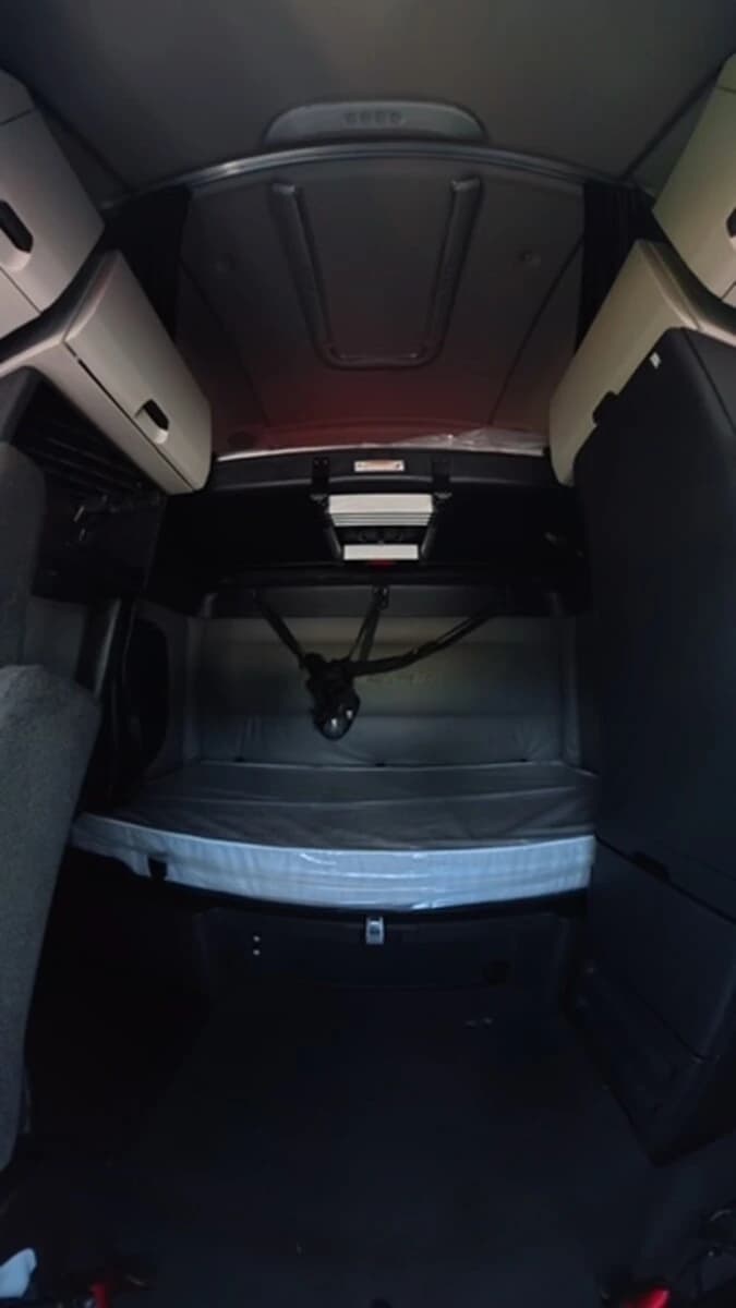2022 Freightliner Cascadia — photo 16