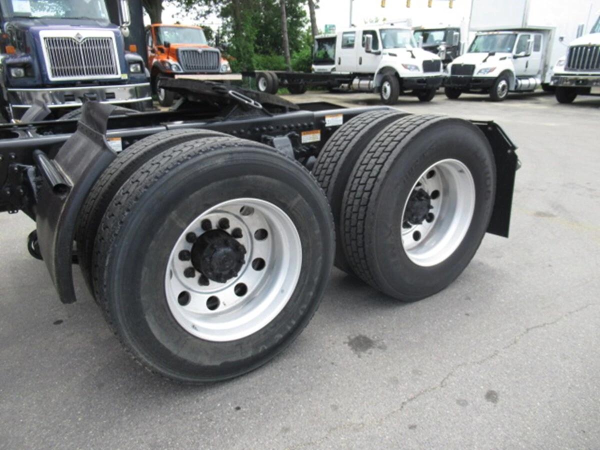 2020 Freightliner Cascadia in Flemington, NJ — photo 8