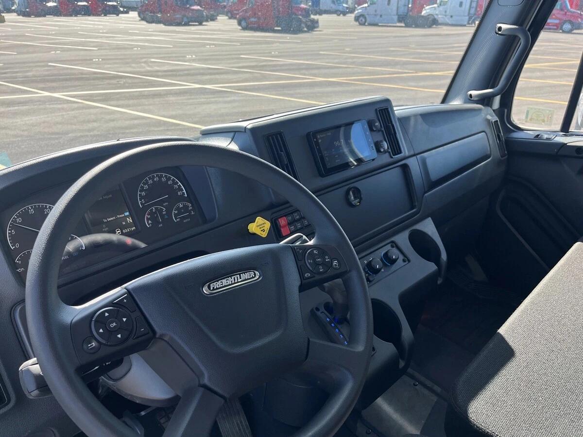 2027 Freightliner M2 106 — photo 12