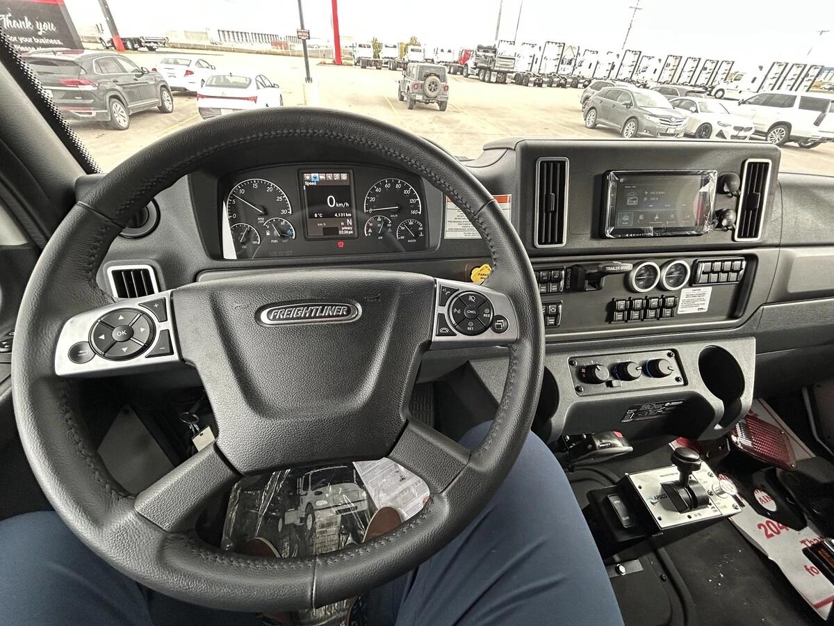 2026 Freightliner M2 106 — photo 10