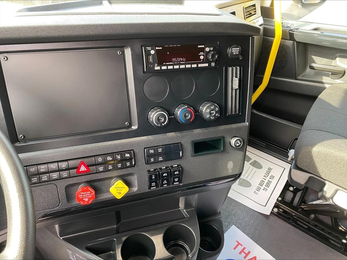 2026 Freightliner Cascadia in Portland, OR — photo 14