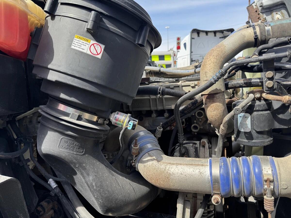 2013 Freightliner 114SD — photo 17