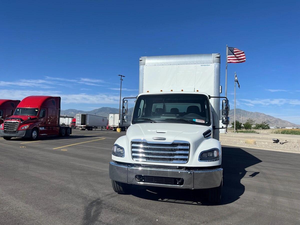 2027 Freightliner M2 106 — photo 2