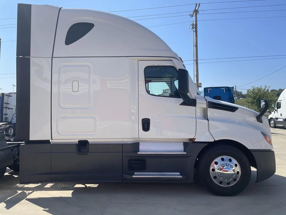 2024 Freightliner Cascadia in Chattanooga, TN — photo 4