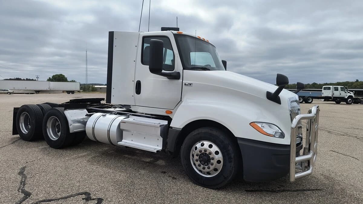 2018 International LT in Chippewa Falls, WI — photo 3