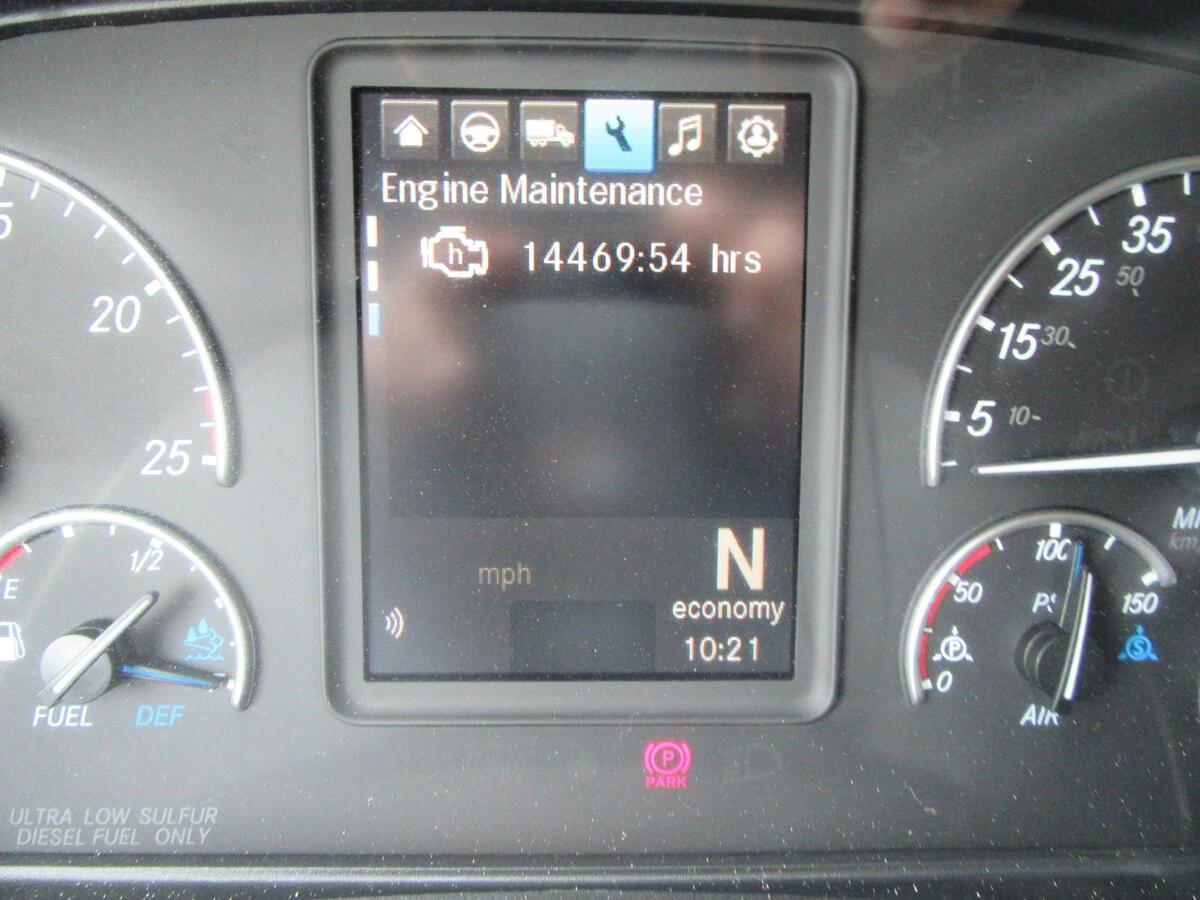 2022 Freightliner Cascadia — photo 18