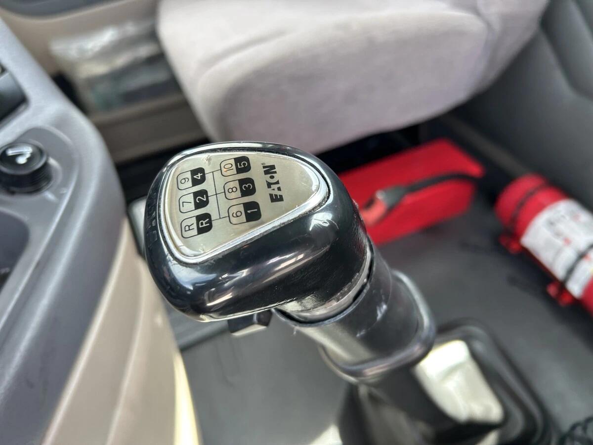 2014 Freightliner Cascadia — photo 14