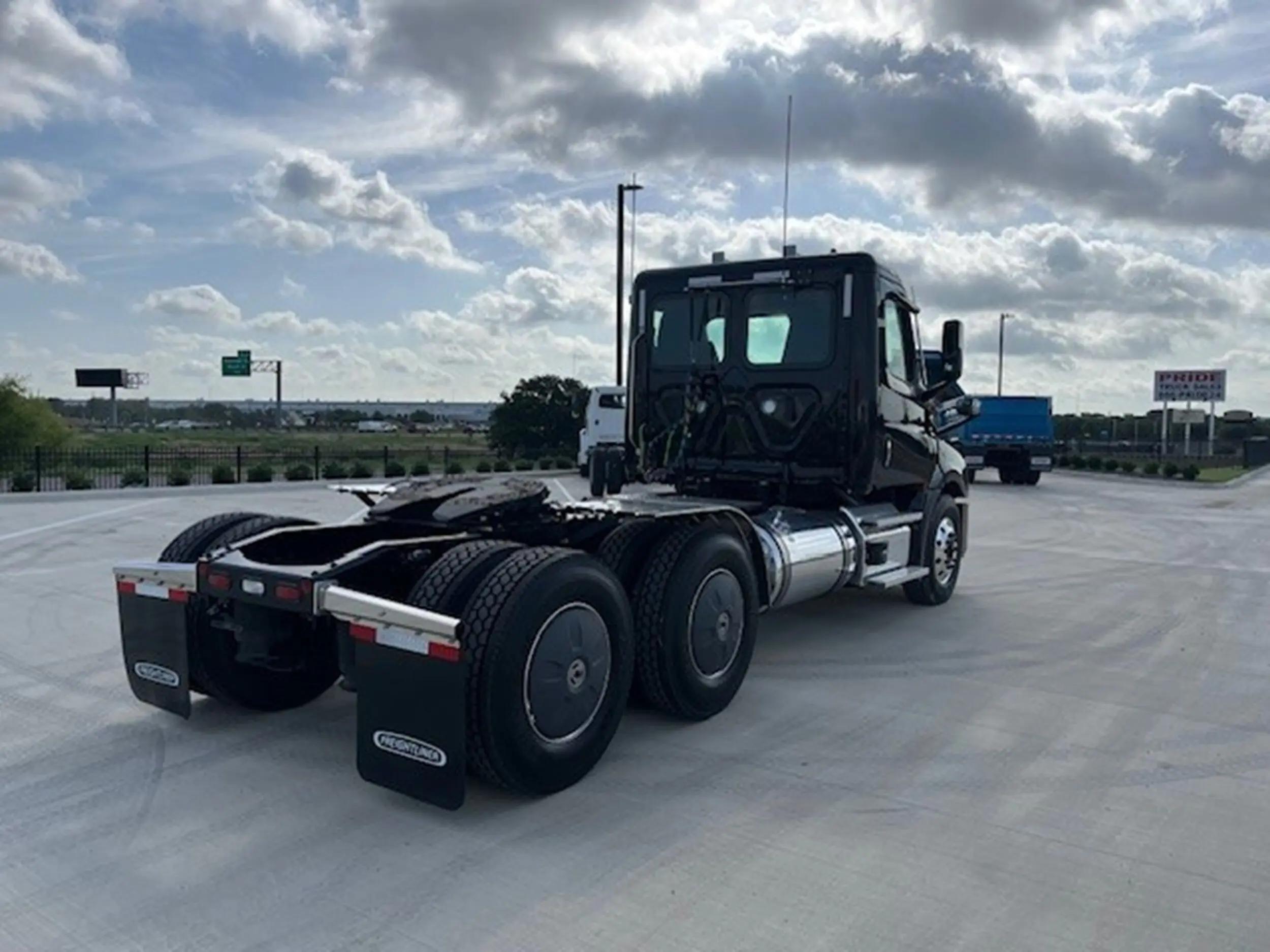 2026 Freightliner Cascadia in Fort Worth, TX — photo 5