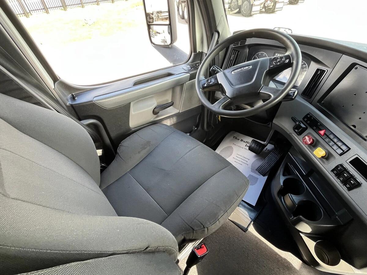 2019 Freightliner Cascadia — photo 44