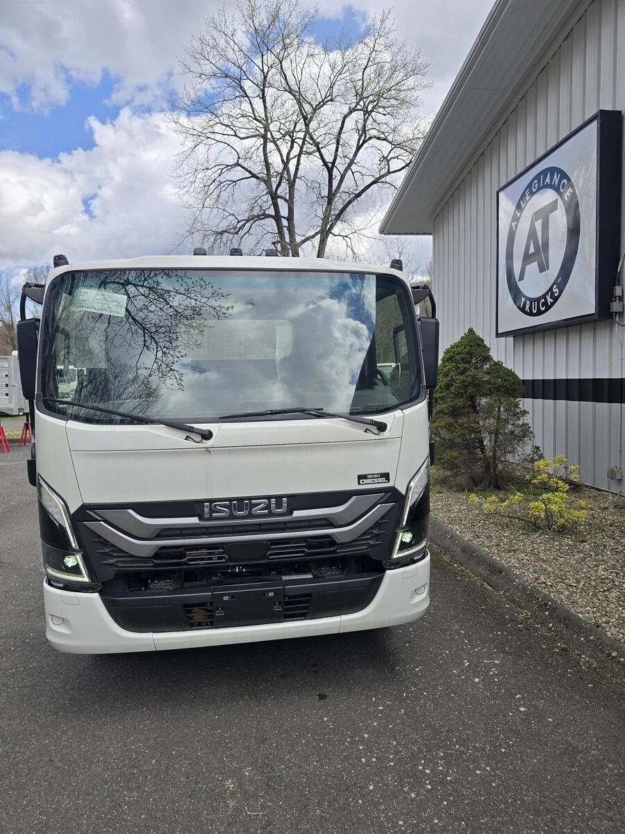 2025 Isuzu NRR in Danbury, CT — photo 6