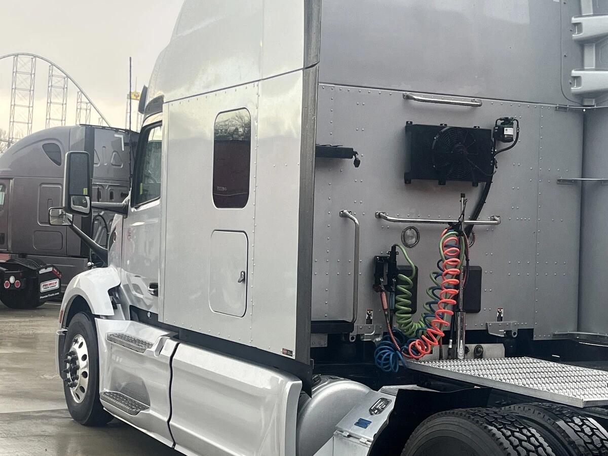 2023 Peterbilt 579 in Kansas City, MO — photo 5