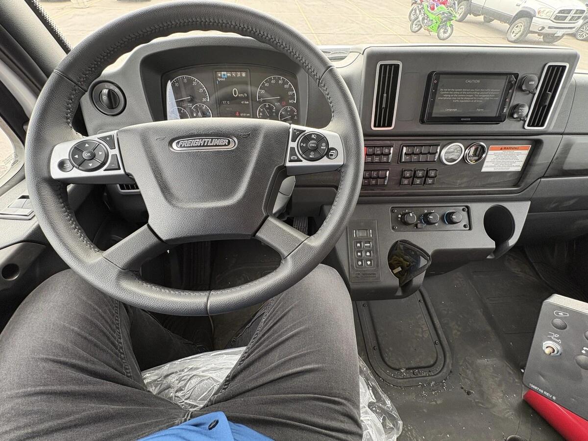 2027 Freightliner 114SD — photo 14