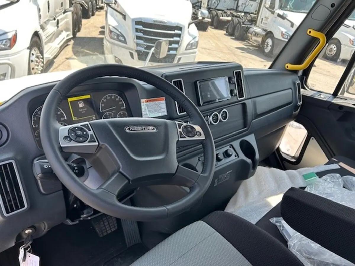 2026 Freightliner M2 106 in St. Catharines, ON — photo 7