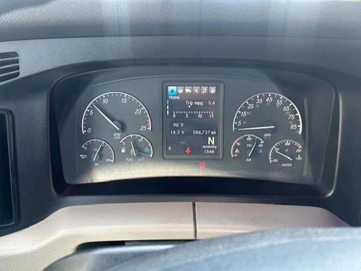 2022 Freightliner Cascadia — photo 22