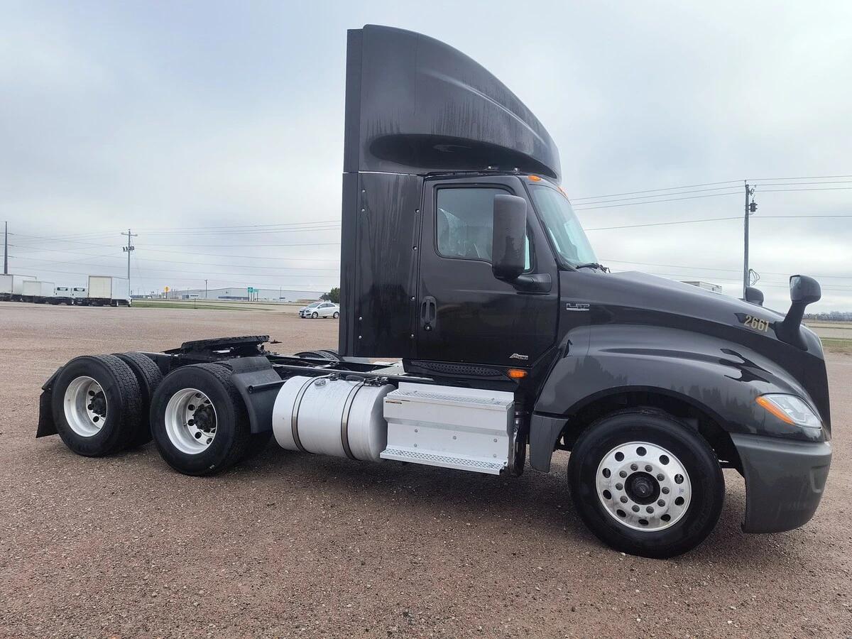 2022 International LT in Wausau, WI — photo 3