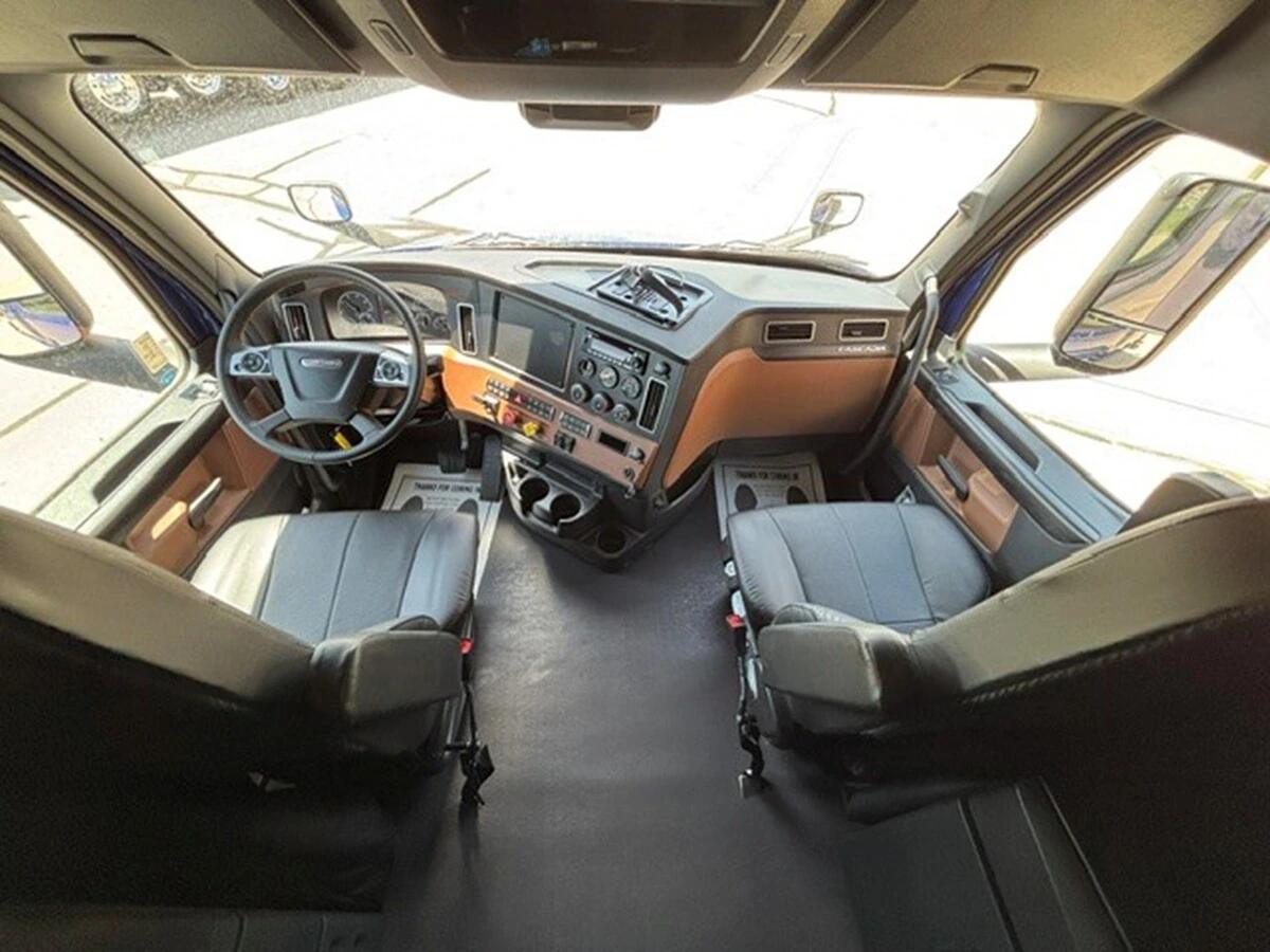 2026 Freightliner Cascadia in Knoxville, TN — photo 19