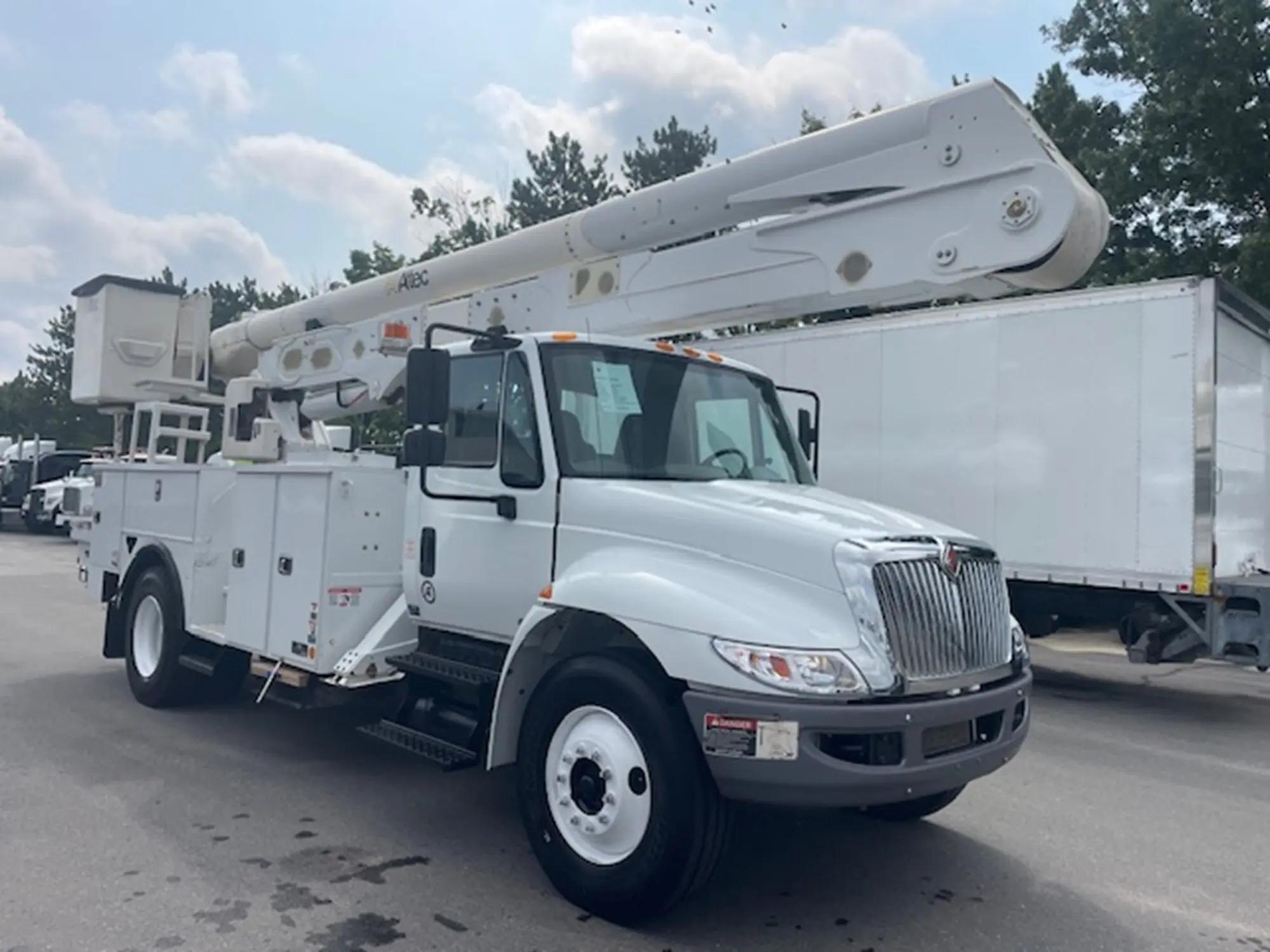 2019 International 4300 in Barrington, NH — photo 3