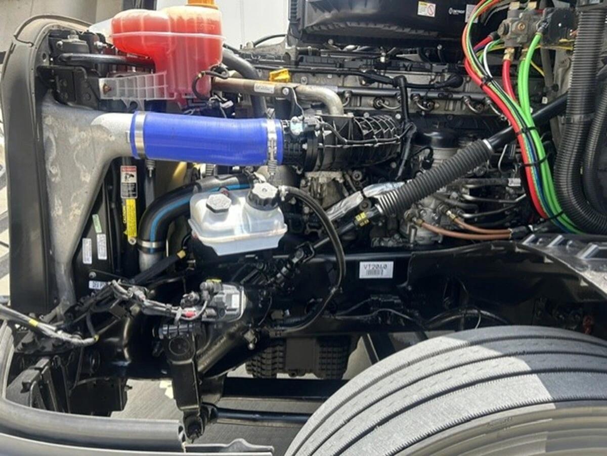 2025 Freightliner Cascadia — photo 14