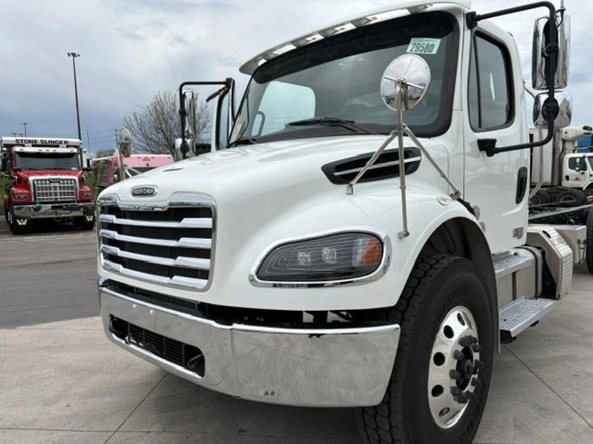 2027 Freightliner M2 106 — photo 7