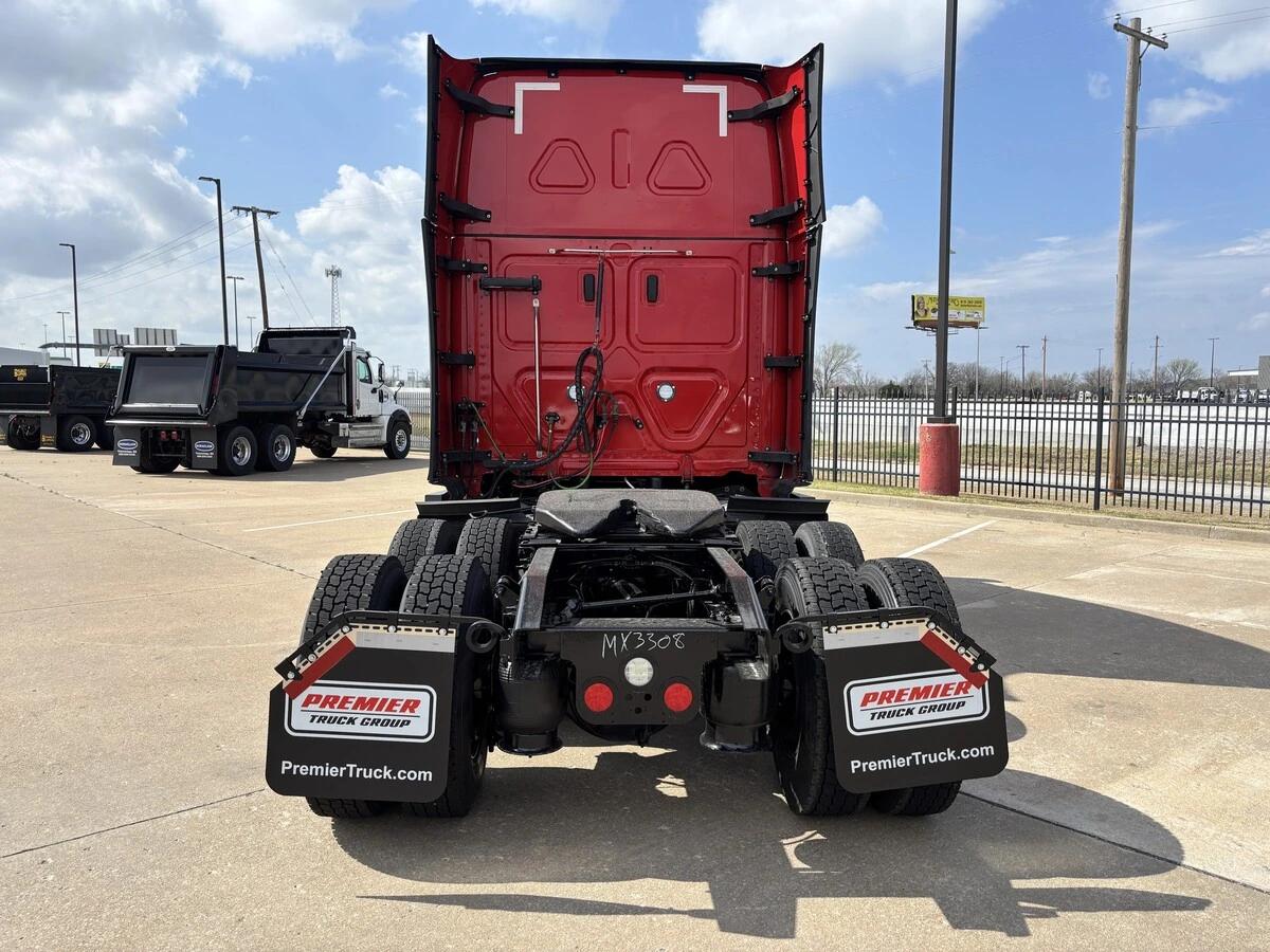 2022 Freightliner Cascadia in Tulsa, OK — photo 4