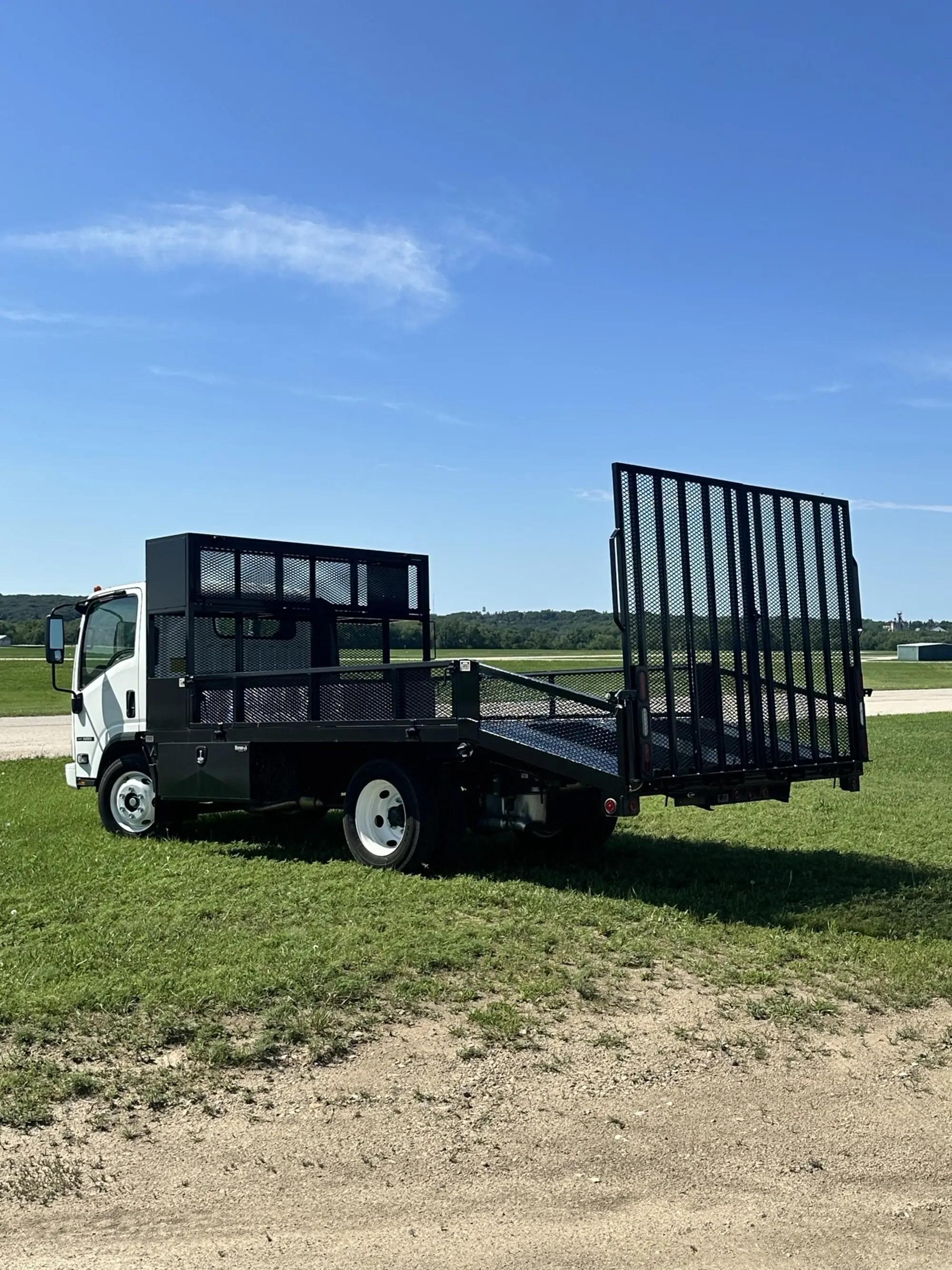 2024 Isuzu NRR in Cherokee, IA — photo 3