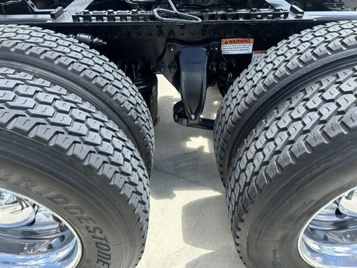 2025 Freightliner Cascadia — photo 10
