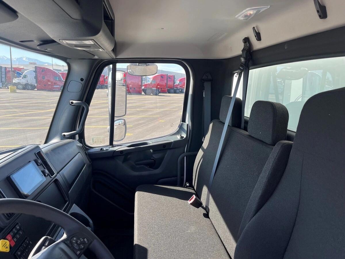 2027 Freightliner M2 106 — photo 11