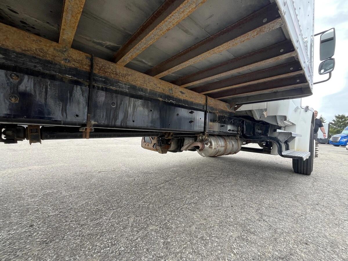 2022 Freightliner M2 106 — photo 6