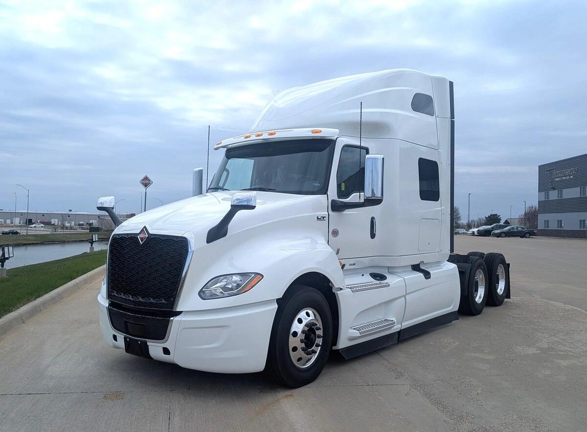 2027 International LT