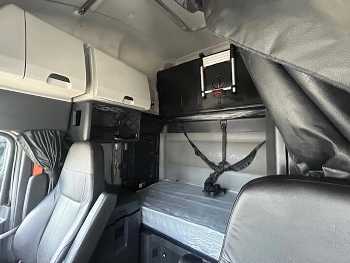 2022 Freightliner Cascadia — photo 15