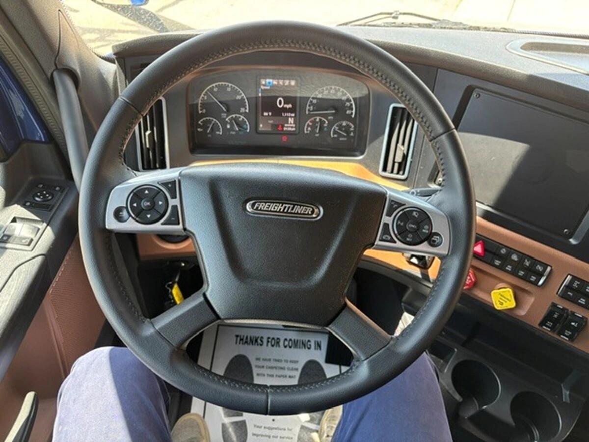 2026 Freightliner Cascadia in Knoxville, TN — photo 16