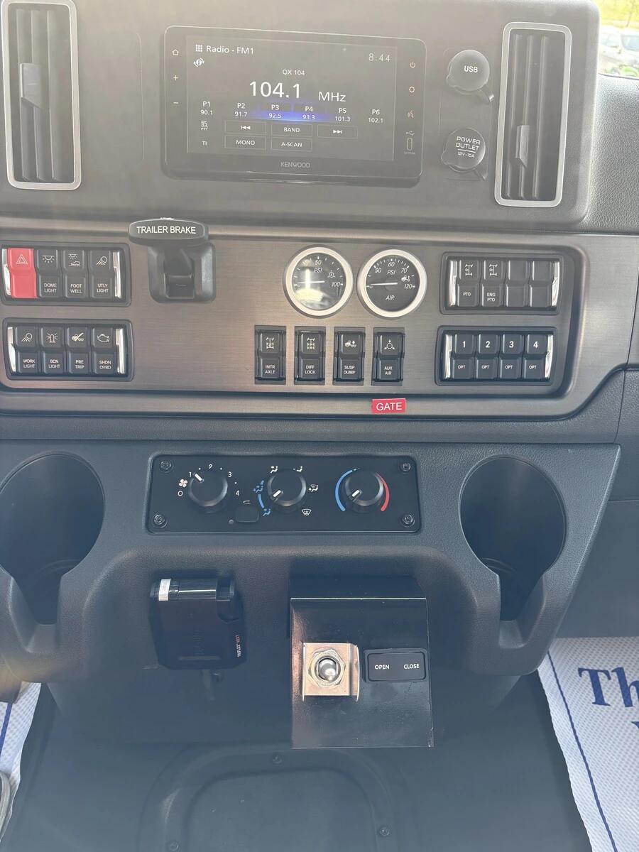 2027 Freightliner M2 106 — photo 14