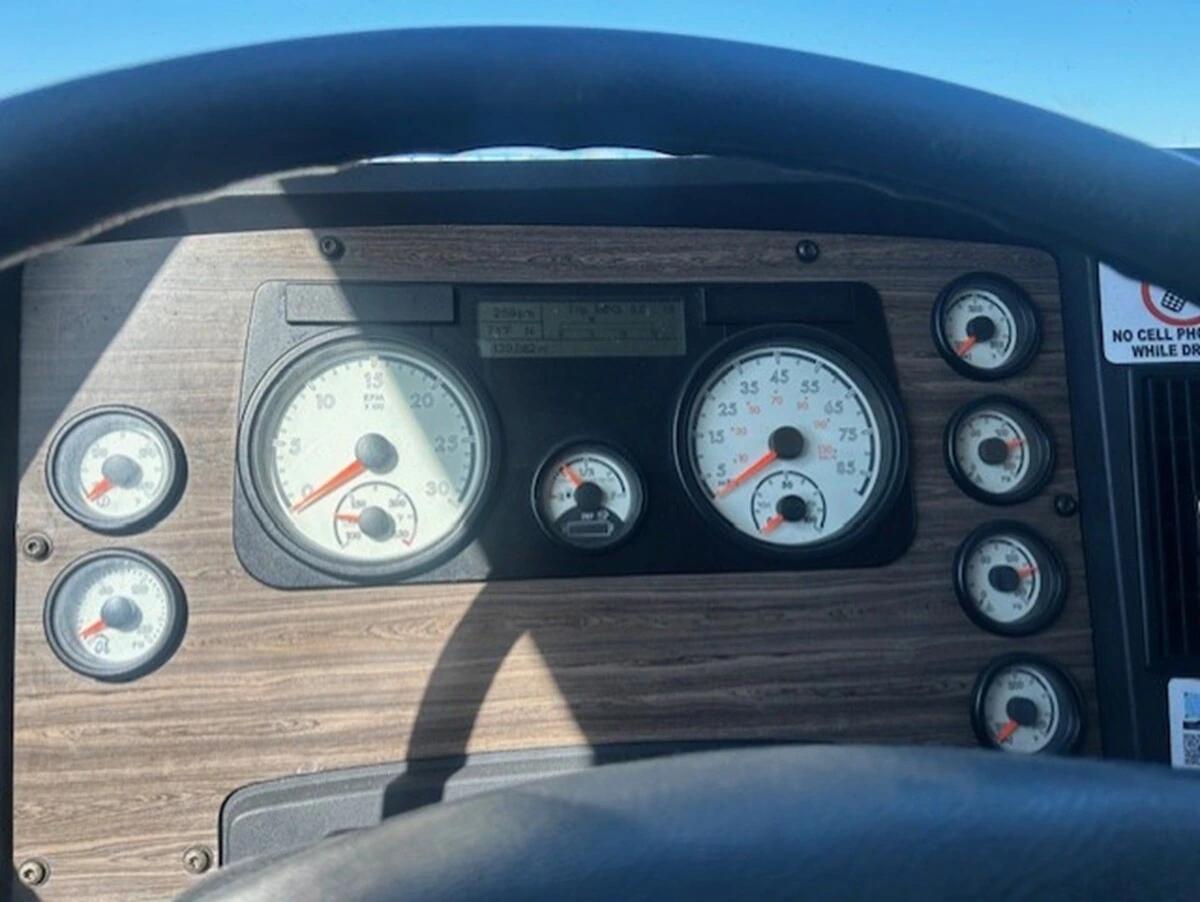 2021 Freightliner 122SD in Fort Worth, TX — photo 21