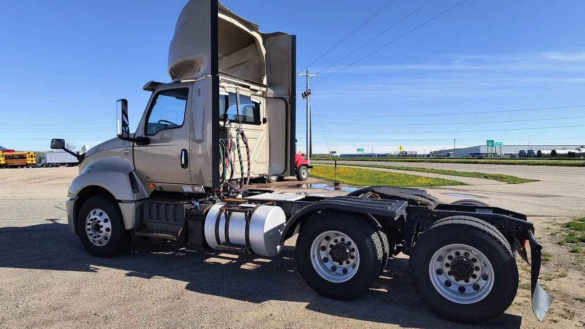 2019 International LT in Duluth, MN — photo 3