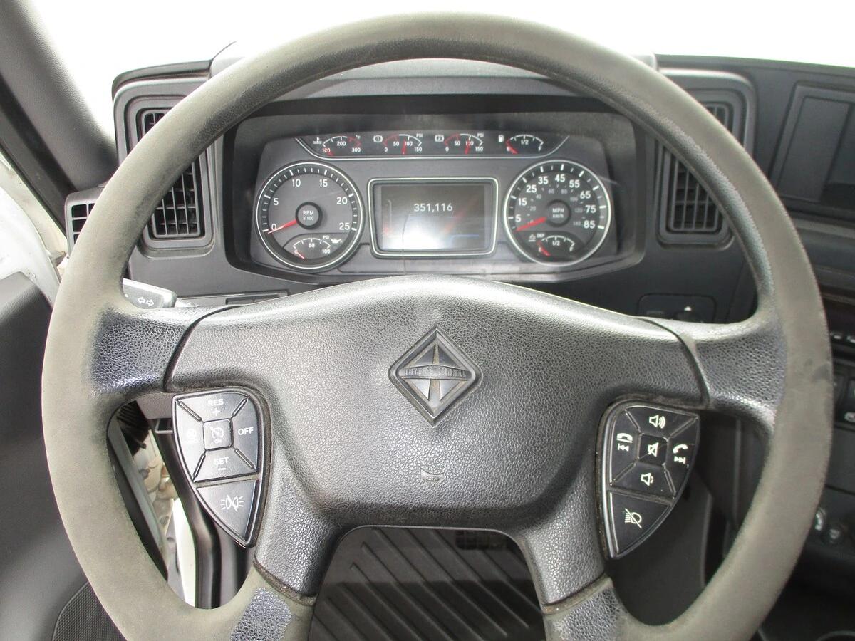 2019 International LT in Altoona, IA — photo 15
