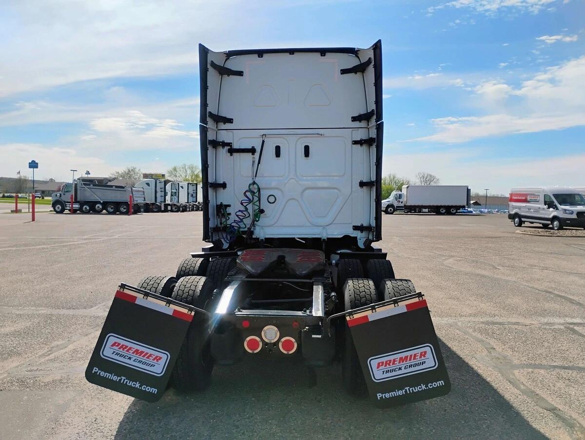 2023 Freightliner Cascadia in Chattanooga, TN — photo 6