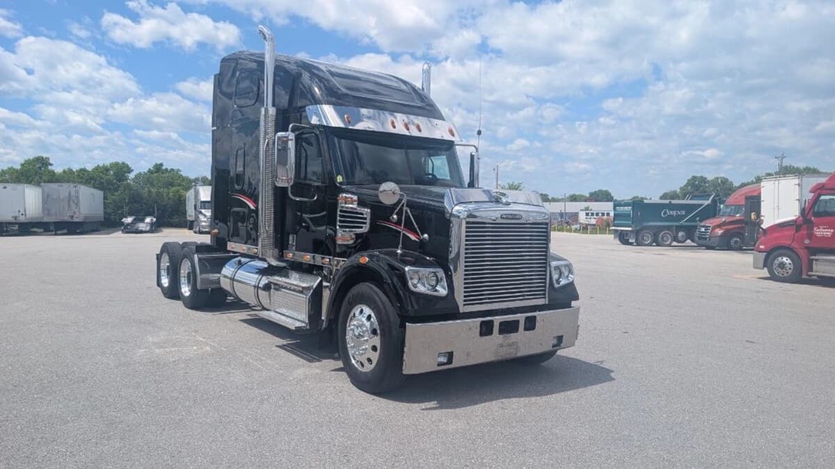 2022 Freightliner 122SD — photo 4