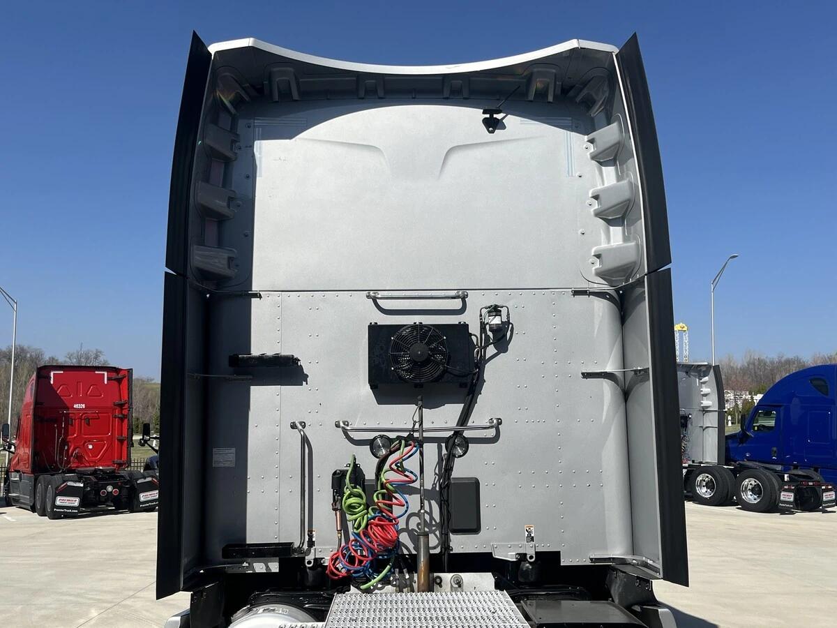 2023 Peterbilt 579 in Kansas City, MO — photo 8