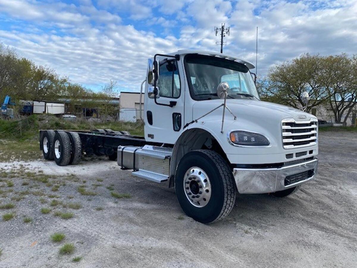 2027 Freightliner M2 106 — photo 8