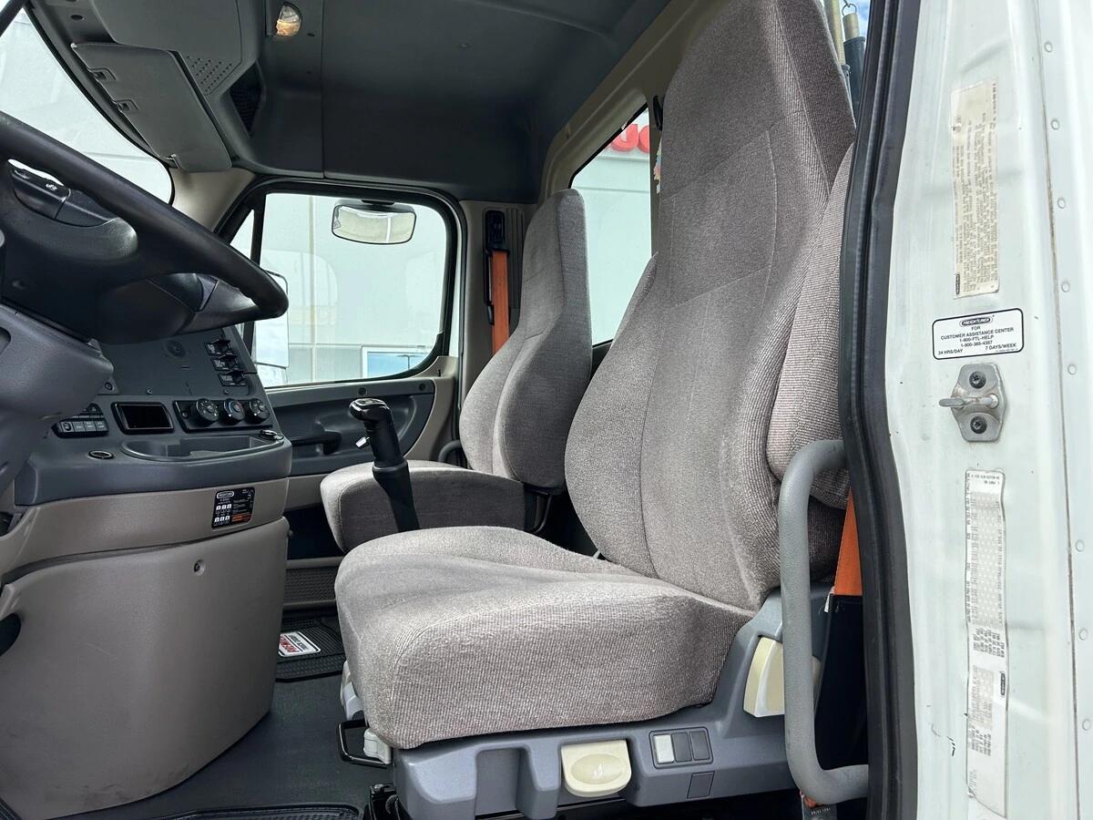 2014 Freightliner Cascadia — photo 14
