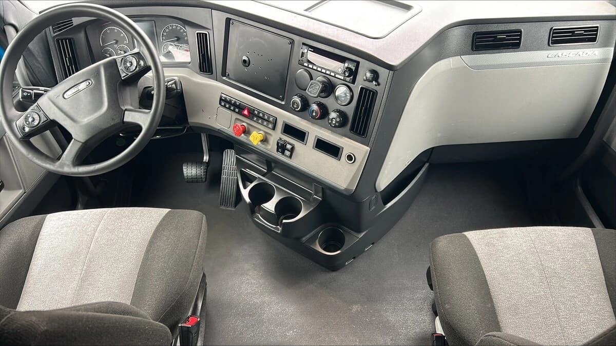 2022 Freightliner Cascadia — photo 5